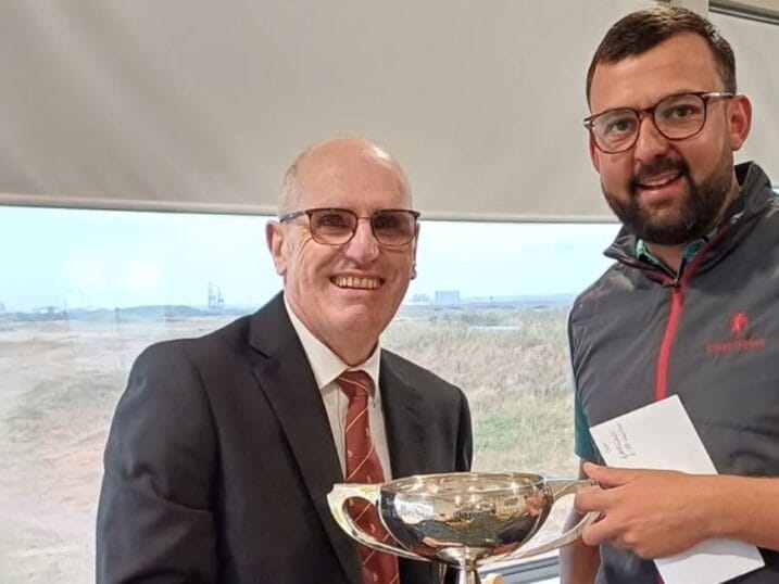 Carl Thompson receiving the NYSD trophy