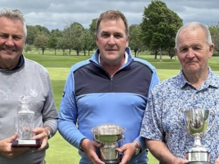 Steve Anderton (centre)