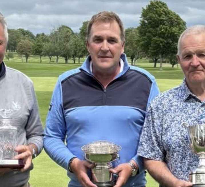Steve Anderton (centre)