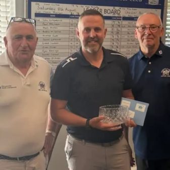 Michael Henson (centre)
